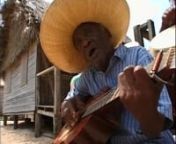 Au Belize, l&#39;ancien Honduras Britannique, les Garifunas sont un peuple en voie d&#39;extinction, pour beaucoup leur musique, la Paranda, reste leur seule planche de salut. nRéal : Gérard Maximin