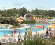Kompleks basenów na campingu Pra Delle Torri jest z pewnością jednym z najbardziej spektakularnych w Europie. W jego skład wchodząnajwyższej klasy baseny, zjeżdżalnie oraz, dla najmłodszych, utrzymany w tematyce pirackiej basen-laguna.nCamping posiada bezpośredni dostęp do plaży oferującej możliwość uprawiania wszelkich rodzajów sportów wodnych oraz do 18-dołkowego pola golfowego, na którym klientom Eurocampu przysługuje 40% rabatu na niektóre z atrakcji.nUsytuowany na p