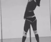 A little teaser of what to expect in our Exotic Pole class! Don&#39;t forget to subscribe via studio-aeris.com before the class is fully booked 🍑🍑