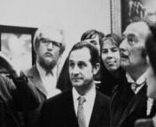 In die koude winter van 1970-1971 kwamen de bezoekers van heinde en ver. Kleumend stonden ze buiten, in lange rijen uren te wachten tot ze het museum binnen mochten. Om uiteindelijk te zien waarvoor ze gekomen waren: de tentoonstelling van Salvador Dalí, met schilderijen en juwelen waaronder het spraakmakende gouden kloppend hart. In twee maanden kwamen meer dan 200.000 bezoekers. Het Polygoonjournaal wijdde er een nieuwsuitzending aan.nnRenilde Hammacher-van den Brande, de allereerste hoofdcon