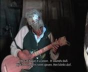 Dosancianos cantan y se acompañan con un tipo especial de guitarra, única de las tierras altas de Lambayeque. Entre medio de las canciones, hablan sobre su juventud, y de como su pasión por la música es inseparable de su pasión por las mujeres. En este contexto, la música no es
