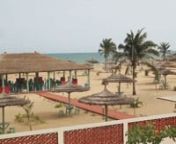 Situé en bordure de la mer à AGBAVI à 20mns de Lomé la capitale togolaiseet à 850m du goudron de la nationale Lomé – Aného.nIl vous offre un cadre agréable alliant une vue sur l’atlantique, des paillotes à la plage avec un bar, un parc d’attraction pour les enfants, un terrain de jeux.
