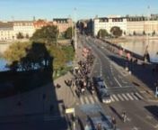 A view from the Larry vs Harry shop of bicycle traffic flowing through Copenhagen. Filmed by Jeppe Rysgaard Jørgensen. Music by Jim Slade. http://larryvsharry.com/