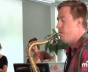Watch sax-player Håkon Kornstad’s cool solo gig at the Oslo office of environmental NGO Bellona.nnThrough creative use of layered samples, effects and a wide variety of various saxophones Kornstad manages to weave a rich canvas of intertwined rhythmic pattern on top of which he solos effervescently. nn&#39;Live at The Office&#39; is a live concert series presented by the Music Information Centre Norway and NRK, the national Norwegian Broadcasting Corporation. For a series of intimate concerts, MIC in