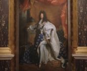 Hyacinthe Rigaud est l’auteur de l’une des toiles les plus célèbres de l’histoire de l’art occidental : le Portrait de Louis XIV en grand costume royal de 1701. Focus. nn✏️ Découvrez l&#39;article lié à la vidéo ici : https://www.beauxarts.com/videos/hyacinthe-rigaud-peindre-la-royaute/nRetrouvez tous nos articles sur le site de Beaux Arts : https://www.beauxarts.com/​ nnSuivez nous sur les réseaux sociauxn• sur Facebook : https://www.facebook.com/BeauxArtsmagazine​ n• sur