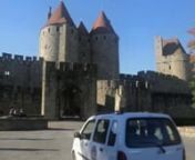 En plein cœur de la Cité Médiévale de Carcassonne, découvrez l’hôtel Best Western le Donjon. Avec ses 62 chambres réparties dans trois anciens hôtels particuliers à l’architecture médiévale, vous vous sentirez comme des Citadins, ces habitants historiques de la Cité qui y règnent depuis la nuit des temps. Le Comte Roger et son ambiance romantique, le Donjon et son jardin centenaire, la Maison des Remparts et son escalier du XIIIème, trois maisons distinctes avec une même atmos
