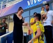 Cricketer Deepak Chahar PROPOSES girlfriend Jaya Bharadwaj post IPL match. In an unexpected turn of events, Love was the winner yesterday when Chennai Super Kings played against Punjab Kings. Though CSK lost the match, the team celebrated the newly engaged couple’s special moment. Watch this viral video now!