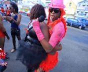 AYAYAE! Les Bobinos, Mardi Gras au Carnaval de Fort De France !!!!!!! C&#39;est chaud les strrrrringos Calrouss&#39;maaaaaaa nAux FESSES DU VIDé 2012 !!!! nnTélécharge le Hit de Bobi Calrouss&#39;ma :nhttp://goo.gl/ssx8bnnPrésenté par BobinnRéa : Khris BurtonnAssist Prod : Jistafnstylisme : JulienProd : Chronoprodnnmusiques :nn#Bobi - Calrouss’ma - Pran’y a dé main - G-Islandn#Dj Dan &amp; Rdx - turn your swagg on Remix 2012n#NewBalanz - Crick Remix 2011n#Real star Gyal Remixnnnwww.bobi-productio