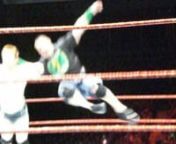 Extraits du match entre Sheamus et John Cena lors du show WWE à Lyon (13/11/09). Après avoir gagné la bataille royale, Sheamus avait gagné le droit d&#39;affronter John Cena pour tenter de lui prendre le championnat de la WWE.nnDescription du show ici : http://web.mac.com/yannhautevelle/Centres_interet/DXInvasionTourLyonVen.html