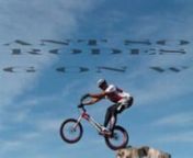 Aquí os dejamos con el video de Dani Comas, realizando una exhibición de biketrial con la nueva Monty Kamel XXV en &#39;la Festa dels Súpers&#39;, celebrada en el Estadio de Montjuïc, frente a miles de niños. nFilmado y editado por Anna Muñoz