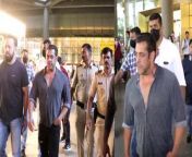 Salman Khan Spotted with High Security at Mumbai Airport, Viral Video on Social Media. Watch Out &#60;br/&#62; &#60;br/&#62;#SalmanKhan #SalmanSpotted #ViralVideo #SalmanHighSecurity