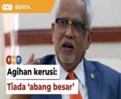 Rundingan kerusi antara Pakatan Harapan (PH) dan Barisan Nasional (BN) di Kedah akan dilakukan berdasarkan konsep “tiada yang dominan” menjelang pilihan raya negeri (PRN).&#60;br/&#62;&#60;br/&#62;Laporan Lanjut: https://www.freemalaysiatoday.com/category/bahasa/tempatan/2023/01/27/tiada-abang-besar-dalam-agihan-kerusi-ph-bn-di-kedah-kata-mahfuz/ &#60;br/&#62;&#60;br/&#62;Free Malaysia Today is an independent, bi-lingual news portal with a focus on Malaysian current affairs.&#60;br/&#62;&#60;br/&#62;Subscribe to our channel - http://bit.ly/2Qo08ry&#60;br/&#62;------------------------------------------------------------------------------------------------------------------------------------------------------&#60;br/&#62;Check us out at https://www.freemalaysiatoday.com&#60;br/&#62;Follow FMT on Facebook: http://bit.ly/2Rn6xEV&#60;br/&#62;Follow FMT on Dailymotion: https://bit.ly/2WGITHM&#60;br/&#62;Follow FMT on Twitter: http://bit.ly/2OCwH8a &#60;br/&#62;Follow FMT on Instagram: https://bit.ly/2OKJbc6&#60;br/&#62;Follow FMT on TikTok : https://bit.ly/3cpbWKK&#60;br/&#62;Follow FMT Telegram - https://bit.ly/2VUfOrv&#60;br/&#62;Follow FMT LinkedIn - https://bit.ly/3B1e8lN&#60;br/&#62;Follow FMT Lifestyle on Instagram: https://bit.ly/39dBDbe&#60;br/&#62;------------------------------------------------------------------------------------------------------------------------------------------------------&#60;br/&#62;Download FMT News App:&#60;br/&#62;Google Play – http://bit.ly/2YSuV46&#60;br/&#62;App Store – https://apple.co/2HNH7gZ&#60;br/&#62;Huawei AppGallery - https://bit.ly/2D2OpNP&#60;br/&#62;&#60;br/&#62;#FMTNews #MahfuzOmar #RundinganKerusi #PH-BN #PRNKedah