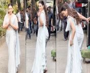 Gauahar was seen arriving on the sets of Jhalak Dikhhla Jaa 11 and the paps were delighted to interact with her after a long time. She even gracefully posed for the shutterbugs, and while she turned to leave, she decided to wave them goodbye.It was then that her ankle got twisted due to her stilettos and she lost her balance and almost fell. However, she quickly regained composure and made her way inside her vanity van.Watch Out&#60;br/&#62; &#60;br/&#62;#GauaharKhan #ViralVideo #OopsMoment &#60;br/&#62; &#60;br/&#62;&#60;br/&#62;~HT.97~PR.128~