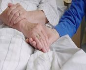 Hospice nurse reveals ‘almost everyone’ sees dead relatives before they die from left dead 24
