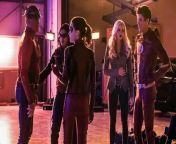 When a nuclear bomb detonates in downtown Central City, Barry (Grant Gustin), Jesse Quick (guest star Violett Beane) and Jay Garrick (guest star John Wesley Shipp) slow down time by entering Flashtime.