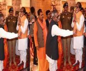 Megastar Amitabh Bachchan has been seen visiting the Ayodhya Ram temple once again, a few weeks after the grand consecration of Ram Lalla at the Ayodhya Ram temple. Amitabh Bachchan saw Ramlala again 17 days.&#60;br/&#62;&#60;br/&#62;#amitabhbachchan #ayodhya #rammandir #bollywoodnews #entertainment #bollywood #trending #celebrity #celebupdate #viralvideo