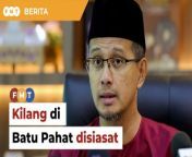 Kilang didakwa mengeluarkan stoking tertera kalimah Allah di Batu Pahat disiasat polis, kata Exco Hal Ehwal Agama Johor Mohd Fared Mohd Khalid.&#60;br/&#62;&#60;br/&#62;Laporan Lanjut: https://www.freemalaysiatoday.com/category/bahasa/tempatan/2024/03/18/stoking-kalimah-allah-kilang-di-batu-pahat-disiasat/&#60;br/&#62;&#60;br/&#62;Free Malaysia Today is an independent, bi-lingual news portal with a focus on Malaysian current affairs.&#60;br/&#62;&#60;br/&#62;Subscribe to our channel - http://bit.ly/2Qo08ry&#60;br/&#62;------------------------------------------------------------------------------------------------------------------------------------------------------&#60;br/&#62;Check us out at https://www.freemalaysiatoday.com&#60;br/&#62;Follow FMT on Facebook: https://bit.ly/49JJoo5&#60;br/&#62;Follow FMT on Dailymotion: https://bit.ly/2WGITHM&#60;br/&#62;Follow FMT on X: https://bit.ly/48zARSW &#60;br/&#62;Follow FMT on Instagram: https://bit.ly/48Cq76h&#60;br/&#62;Follow FMT on TikTok : https://bit.ly/3uKuQFp&#60;br/&#62;Follow FMT Berita on TikTok: https://bit.ly/48vpnQG &#60;br/&#62;Follow FMT Telegram - https://bit.ly/42VyzMX&#60;br/&#62;Follow FMT LinkedIn - https://bit.ly/42YytEb&#60;br/&#62;Follow FMT Lifestyle on Instagram: https://bit.ly/42WrsUj&#60;br/&#62;Follow FMT on WhatsApp: https://bit.ly/49GMbxW &#60;br/&#62;------------------------------------------------------------------------------------------------------------------------------------------------------&#60;br/&#62;Download FMT News App:&#60;br/&#62;Google Play – http://bit.ly/2YSuV46&#60;br/&#62;App Store – https://apple.co/2HNH7gZ&#60;br/&#62;Huawei AppGallery - https://bit.ly/2D2OpNP&#60;br/&#62;&#60;br/&#62;#BeritaFMT #MohdFaredMohdKhalid #KKSuperMart #Socks