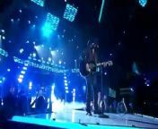 Jason Aldean performing live &#92;