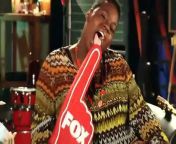 Alex Newell shows Naya Rivera his best Miley Cyrus impersonation, but will he twerk?? Find out in the FOX Lounge!