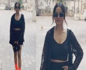 Manisha Rani Looks Very Hot in Black Dress as she gets Clicked at Bandra, Video goes Viral. Watch Video to know more &#60;br/&#62; &#60;br/&#62;#ManishaRani #ManishaRaniVideo #ManishaRaniHotLook&#60;br/&#62;~HT.99~PR.128~ED.141~