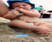 Funny baby reacton on the beach. from desafio de beach