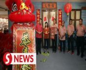 An eye-dotting ceremony was performed at the Seri Setia New Village History Corridor in Sungai Way on Saturday (Jan 21).&#60;br/&#62;&#60;br/&#62;The ceremony was followed by an energetic performance by seven-time world champions Khuan Loke Dragon and Lion Dance troupe.&#60;br/&#62;&#60;br/&#62;WATCH MORE: https://thestartv.com/c/news&#60;br/&#62;SUBSCRIBE: https://cutt.ly/TheStar&#60;br/&#62;LIKE: https://fb.com/TheStarOnline
