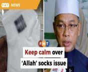 Religious affairs minister Na’im Mokhtar says ‘it is difficult to forgive’ when it comes to such sensitive matters.&#60;br/&#62;&#60;br/&#62;Read More: https://www.freemalaysiatoday.com/category/nation/2024/03/17/keep-calm-let-authorities-probe-allah-socks-issue-says-minister/&#60;br/&#62;&#60;br/&#62;Laporan Lanjut: https://www.freemalaysiatoday.com/category/bahasa/tempatan/2024/03/17/bertenang-biar-pihak-berkuasa-siasat-stokin-tertera-kalimah-allah-kata-menteri/&#60;br/&#62;&#60;br/&#62;Free Malaysia Today is an independent, bi-lingual news portal with a focus on Malaysian current affairs.&#60;br/&#62;&#60;br/&#62;Subscribe to our channel - http://bit.ly/2Qo08ry&#60;br/&#62;------------------------------------------------------------------------------------------------------------------------------------------------------&#60;br/&#62;Check us out at https://www.freemalaysiatoday.com&#60;br/&#62;Follow FMT on Facebook: https://bit.ly/49JJoo5&#60;br/&#62;Follow FMT on Dailymotion: https://bit.ly/2WGITHM&#60;br/&#62;Follow FMT on X: https://bit.ly/48zARSW &#60;br/&#62;Follow FMT on Instagram: https://bit.ly/48Cq76h&#60;br/&#62;Follow FMT on TikTok : https://bit.ly/3uKuQFp&#60;br/&#62;Follow FMT Berita on TikTok: https://bit.ly/48vpnQG &#60;br/&#62;Follow FMT Telegram - https://bit.ly/42VyzMX&#60;br/&#62;Follow FMT LinkedIn - https://bit.ly/42YytEb&#60;br/&#62;Follow FMT Lifestyle on Instagram: https://bit.ly/42WrsUj&#60;br/&#62;Follow FMT on WhatsApp: https://bit.ly/49GMbxW &#60;br/&#62;------------------------------------------------------------------------------------------------------------------------------------------------------&#60;br/&#62;Download FMT News App:&#60;br/&#62;Google Play – http://bit.ly/2YSuV46&#60;br/&#62;App Store – https://apple.co/2HNH7gZ&#60;br/&#62;Huawei AppGallery - https://bit.ly/2D2OpNP&#60;br/&#62;&#60;br/&#62;#FMTNews #NaimMokhtar #KKSuperMart #Socks #Controversy