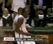 kid gets choke slammed by a cop after attempting to rush the court after Miami upsets Duke 97-96