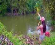 Amazing Fishing. Beautiful Girl Fishing Big Fish with Hooks (1)