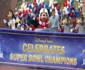 After telling the world Sunday night after the Super Bowl that he was coming to Walt Disney World Resort, New York Giants quarterback Eli Manning did just that. Manning flew here straight from Indianapolis and arrived at the Magic Kingdom Park where he celebrated the Giants&#39; super victory with a grand parade down Main Street, U.S.A. Afterward he played around with Mickey and Minnie and some NFL Youth players.
